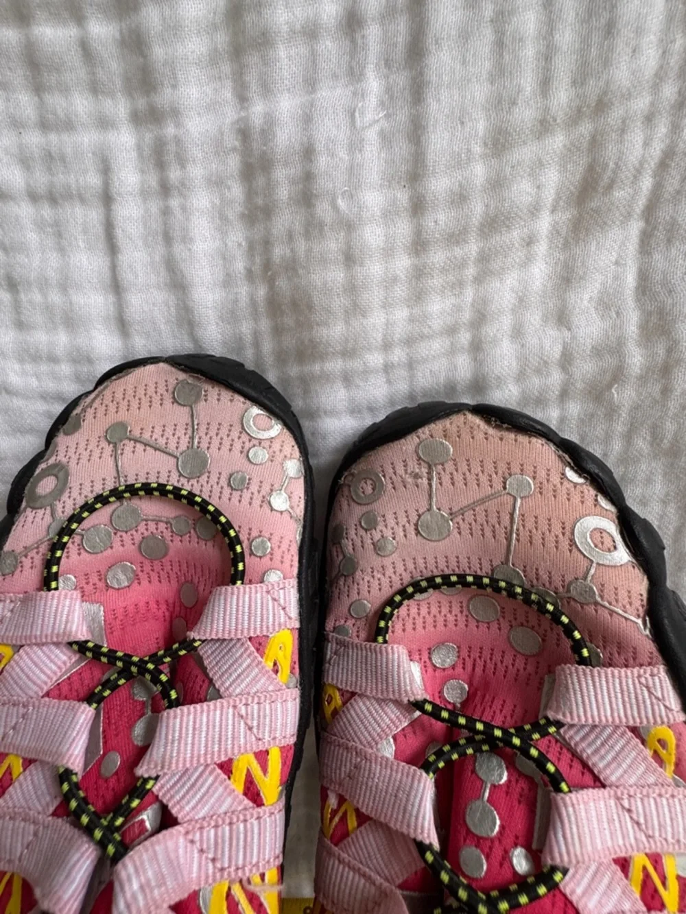 UBFEN Kids Pink Water Shoes with Quick-Lace Closure size 2